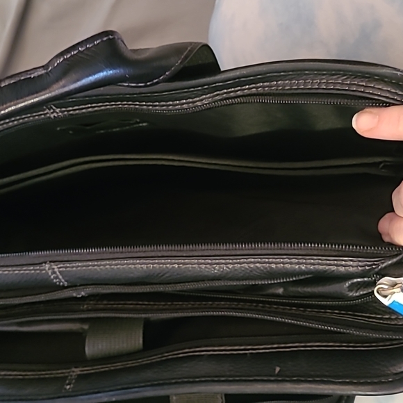 Wilson's sturdy work/laptop bag - Picture 5 of 9